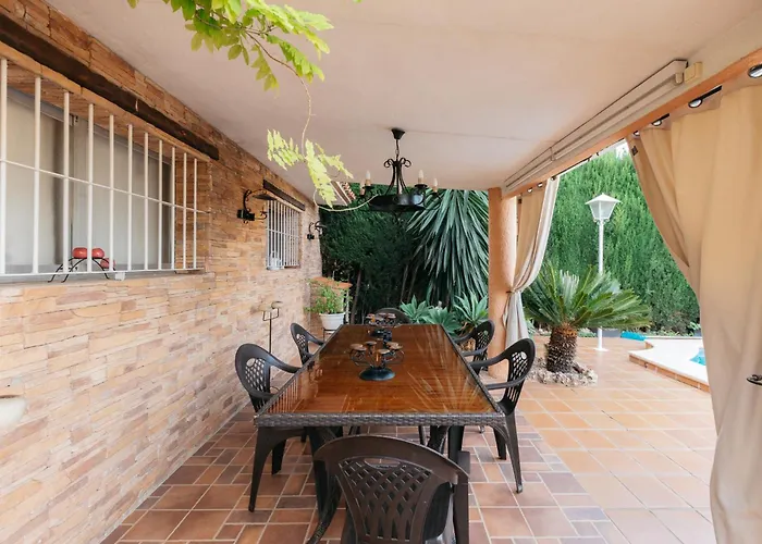 Chalet, Rodeada De Naturaleza Piscina A Doce Klm De Y 7 Del Aeropuerto Hébergement de vacances Valence