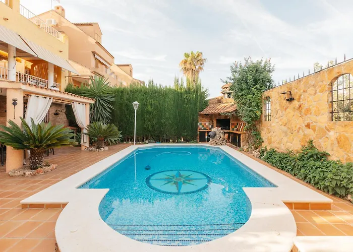 Chalet, Rodeada De Naturaleza Piscina A Doce Klm De Y 7 Del Aeropuerto Hébergement de vacances