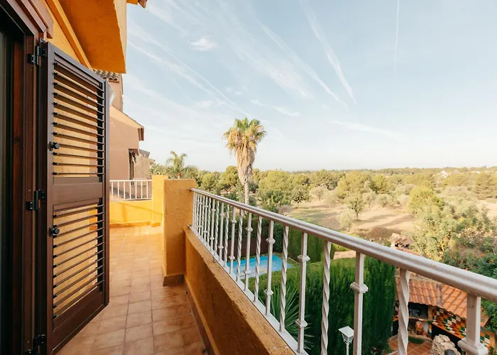 Chalet, Rodeada De Naturaleza Piscina A Doce Klm De Y 7 Del Aeropuerto Hébergement de vacances