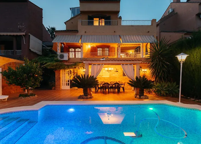 Hébergement de vacances Chalet, Rodeada De Naturaleza Piscina A Doce Klm De Y 7 Del Aeropuerto *