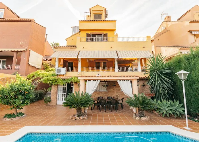 Chalet, Rodeada De Naturaleza Piscina A Doce Klm De Y 7 Del Aeropuerto *
