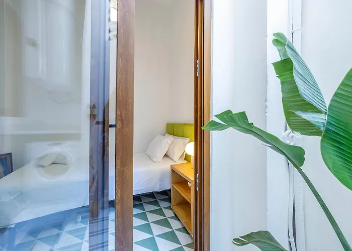 Artisan Haven: El Cabanyal Oasis