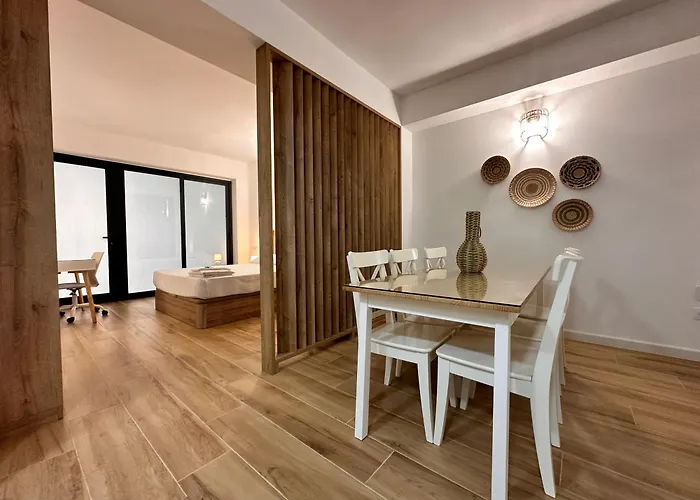 Διαμέρισμα & Ayora