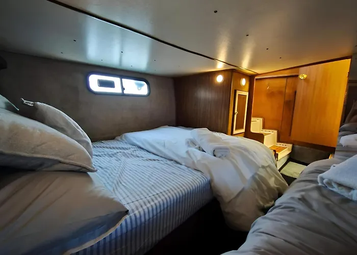 Barco Muy Espacioso Con Dos Terrazas Centro!!