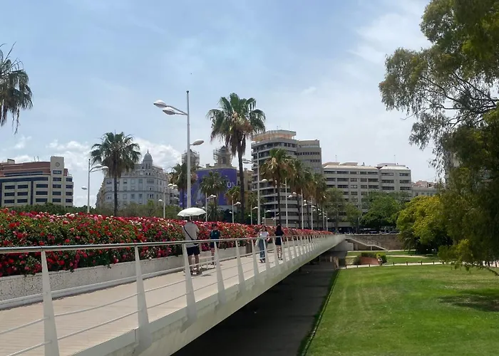Turia Gardens - Authentic Downtown Parklife - Vlc Urban