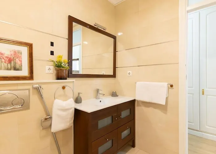 Sleeps 6 Fast Wi-fi 2 Bathrooms