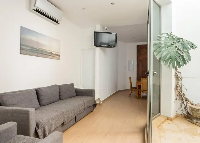 The White * Valencia