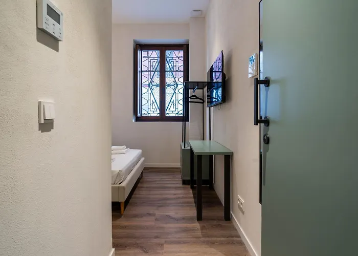 호텔 Vlc Host - Reina 168 *