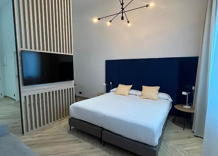 Blanq Marina Suites Aparthotel 4*