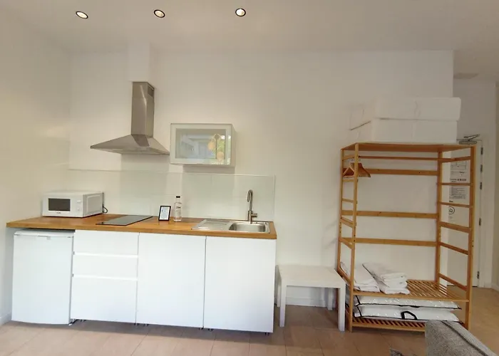 Blanq Marina Suites Aparthotel