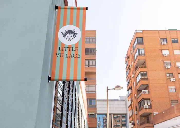 The Little Village شقة