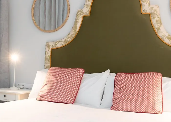 The Little Village شقة