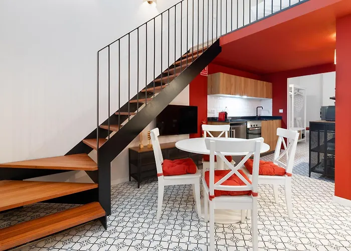 The Little Village شقة