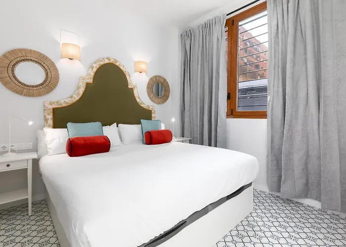 The Little Village شقة