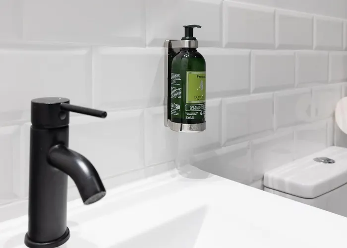 The Little Village شقة