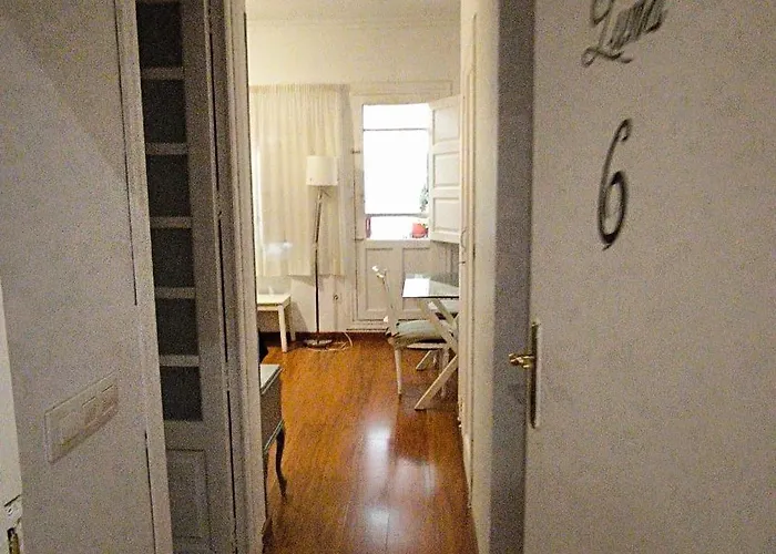 7 Moons Bed & Breakfast Valencia