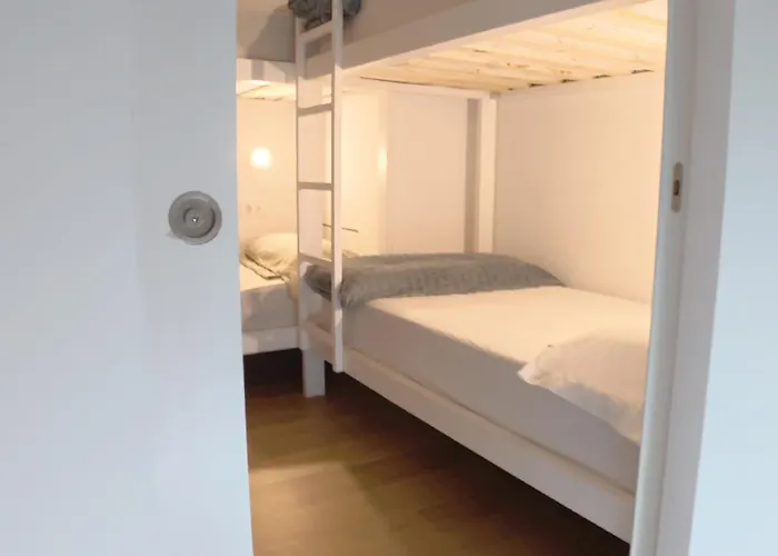 Aiora Хостел *