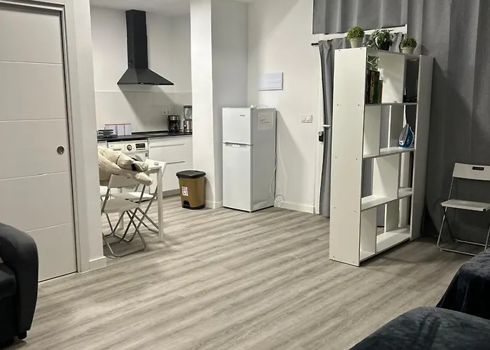 Alojamiento, 6 Personas شقة *