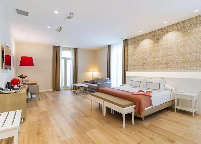 Melia Plaza Hotel 4*