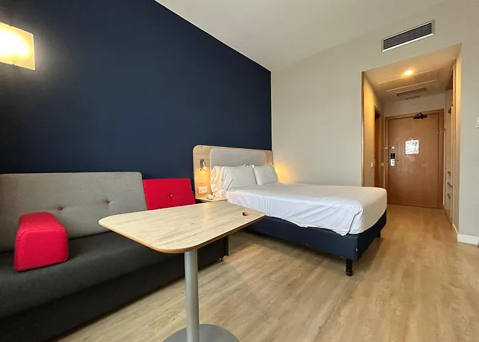 Hotell Express Ciudad De Ciencias By Ihg 3*