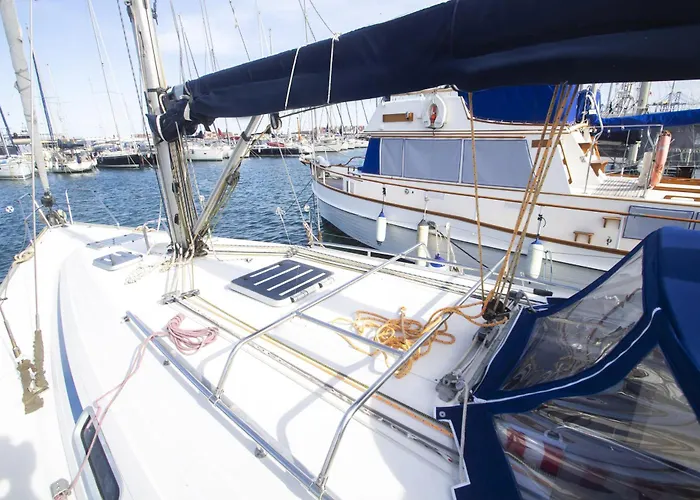 On A Sailing Boat In Bateau-hôtel