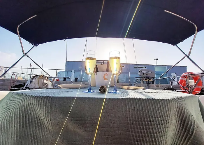 On A Sailing Boat In Bateau-hôtel