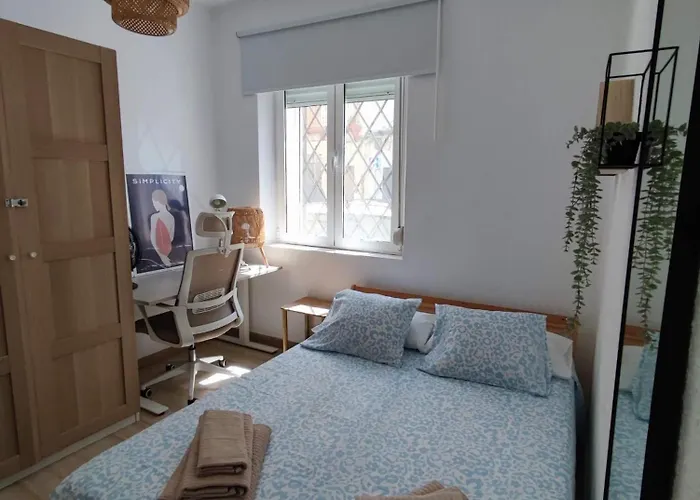 Al Lado De La Playa Malvarrosa