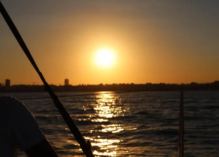 Magnificent Sailboat With Free Parking For Cars Bateau-hôtel Valence