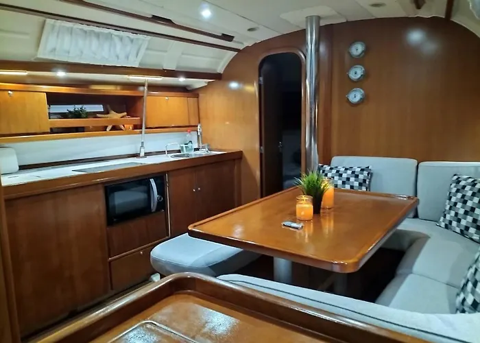 Bateau-hôtel Magnificent Sailboat With Free Parking For Cars Valence