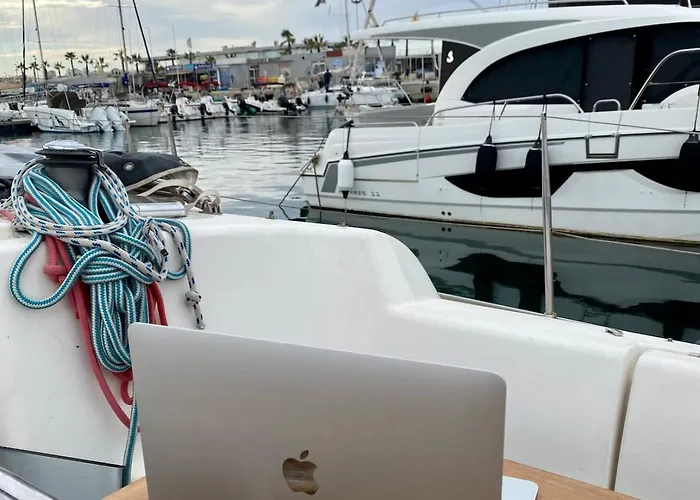 Magnificent Sailboat With Free Parking For Cars Bateau-hôtel *