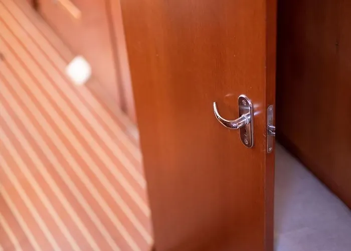 Magnificent Sailboat With Free Parking For Cars *