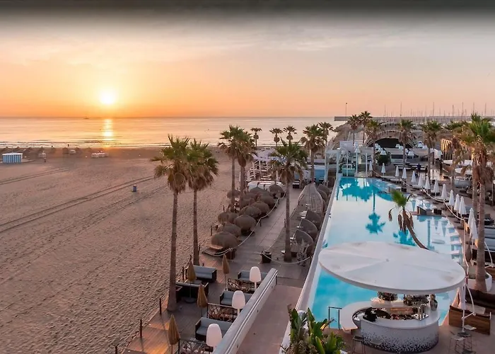 Magnificent Sailboat With Free Parking For Cars Bateau-hôtel