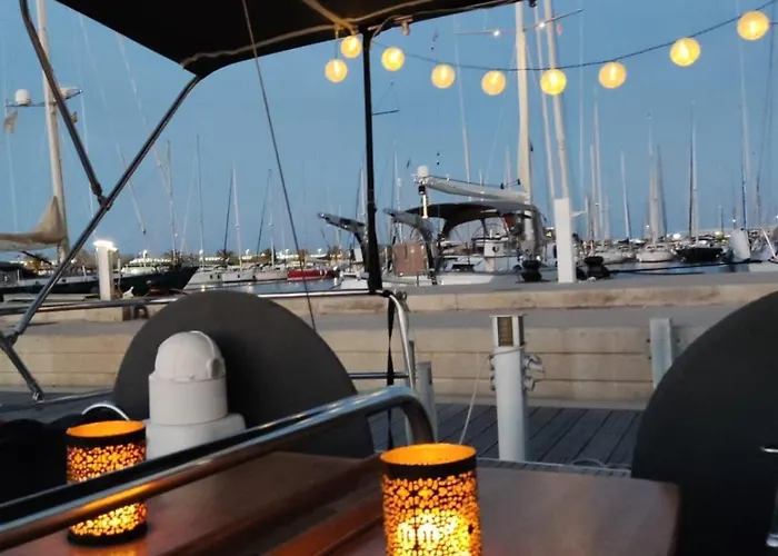 Bateau-hôtel Magnificent Sailboat With Free Parking For Cars Valence