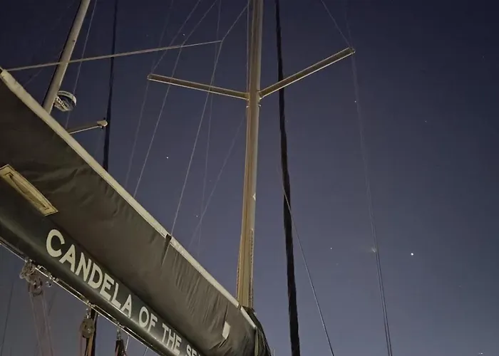 Magnificent Sailboat With Free Parking For Cars Valence