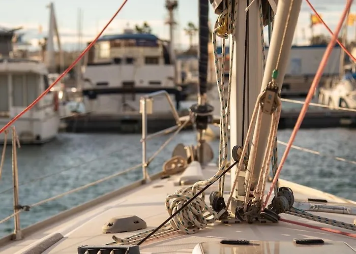 Bateau-hôtel Magnificent Sailboat With Free Parking For Cars