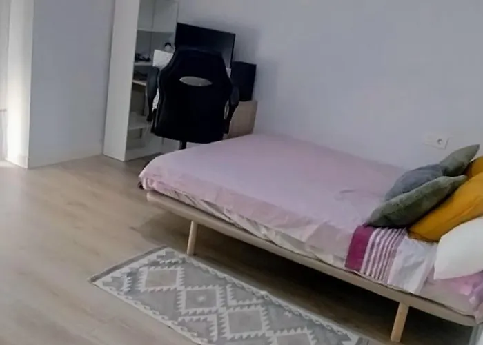 En El Centro Con Balcon Δωμάτια σε οικογενειακή κατοικία *