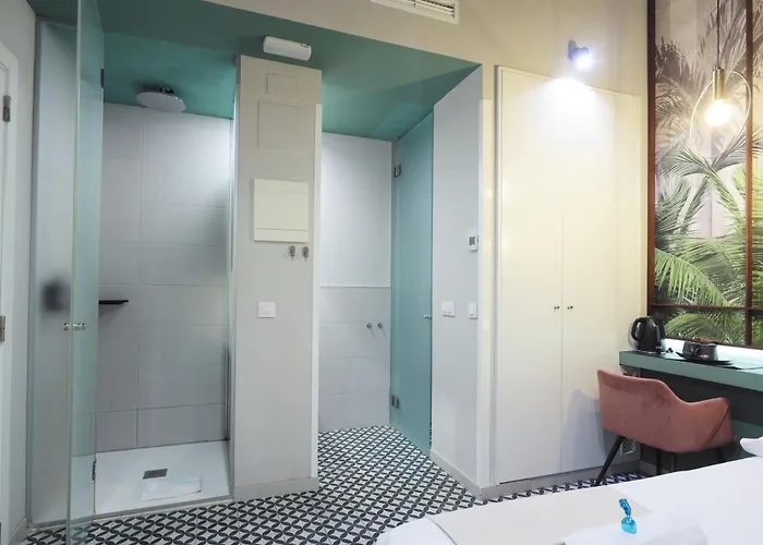 & Co. Quart Boutique 3*