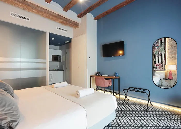 & Co. Quart Boutique