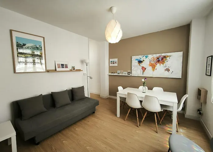 아파트 Florit Flats - The Ausias March *