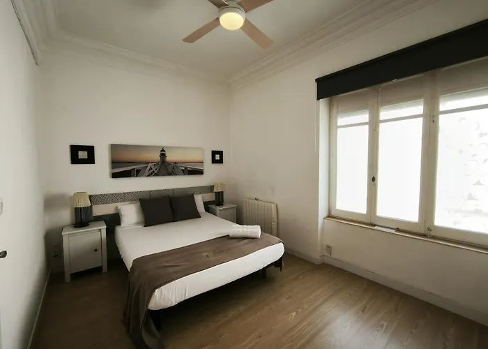 아파트 Florit Flats - The Ausias March *