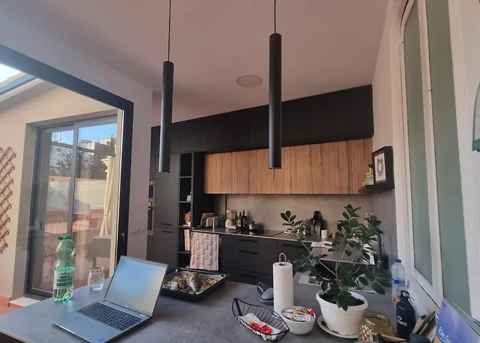 Modern Flat With Large Terrace شقة