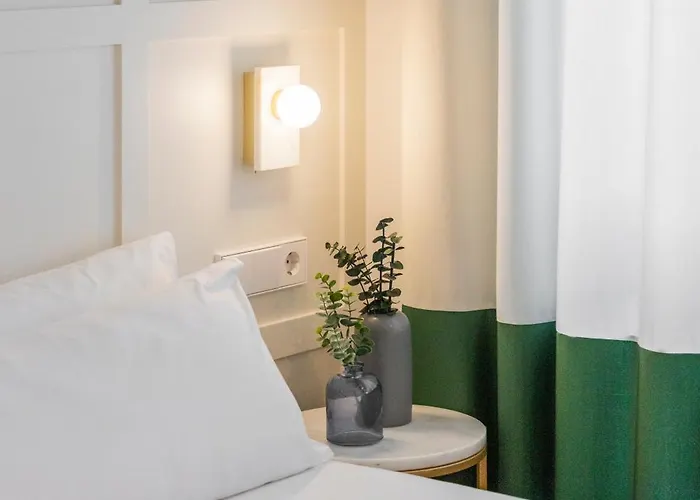 Mate Cosmo - Centre, Valence