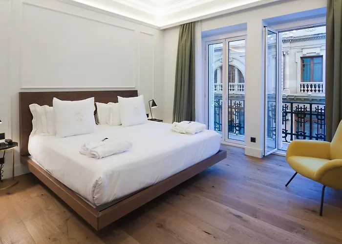 One Shot Reina Victoria Hotel