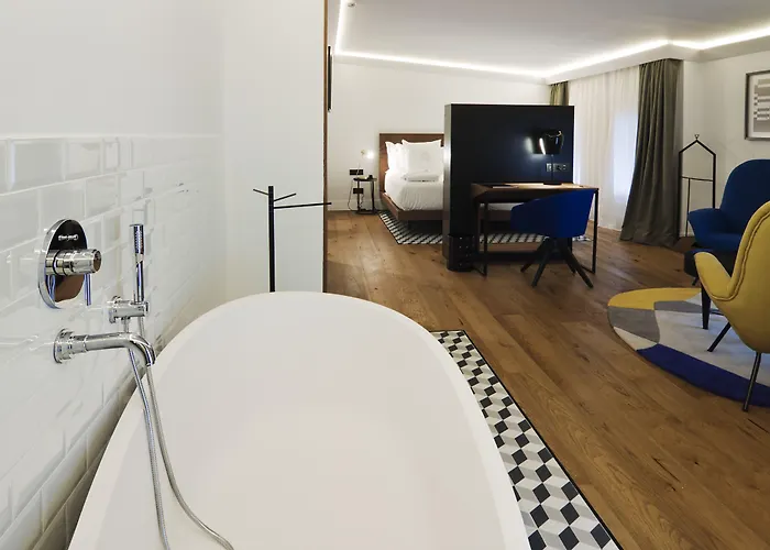 One Shot Reina Victoria Hotel