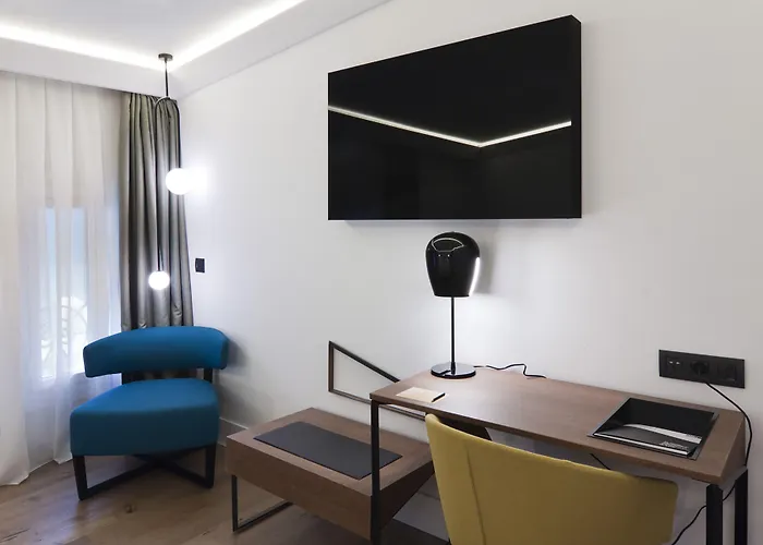 One Shot Reina Victoria Hotel