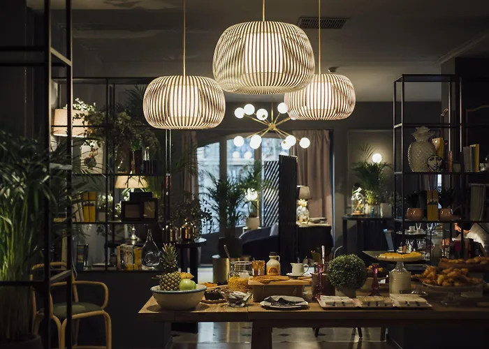 One Shot Reina Victoria 4* Valencia