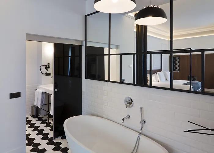 One Shot Reina Victoria Hotel