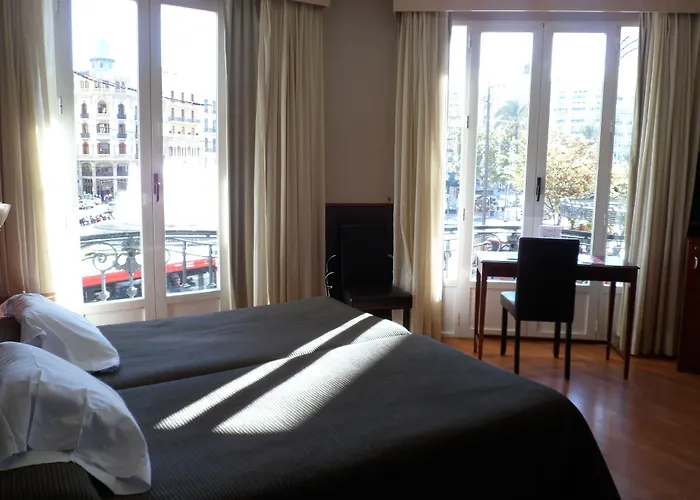 ホテル Venecia Plaza Centro 2*