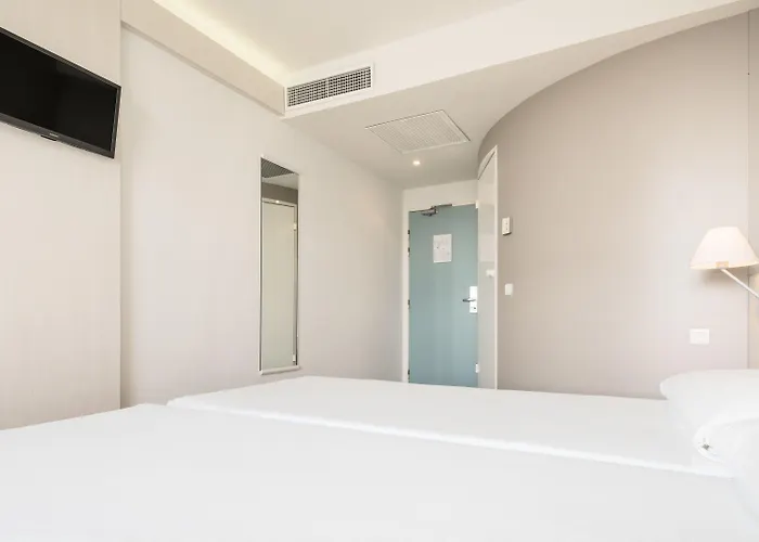 伊鲁尼昂瓦伦西亚3号酒店 3* 瓦伦西亚