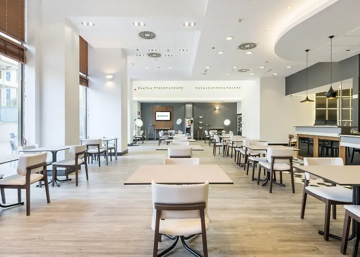 伊鲁尼昂瓦伦西亚3号酒店 酒店 3*